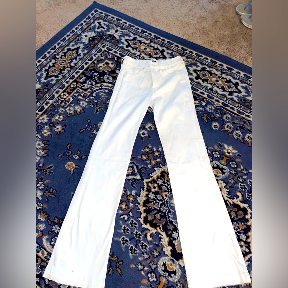 White boot cut express jeans, in perfect condition!